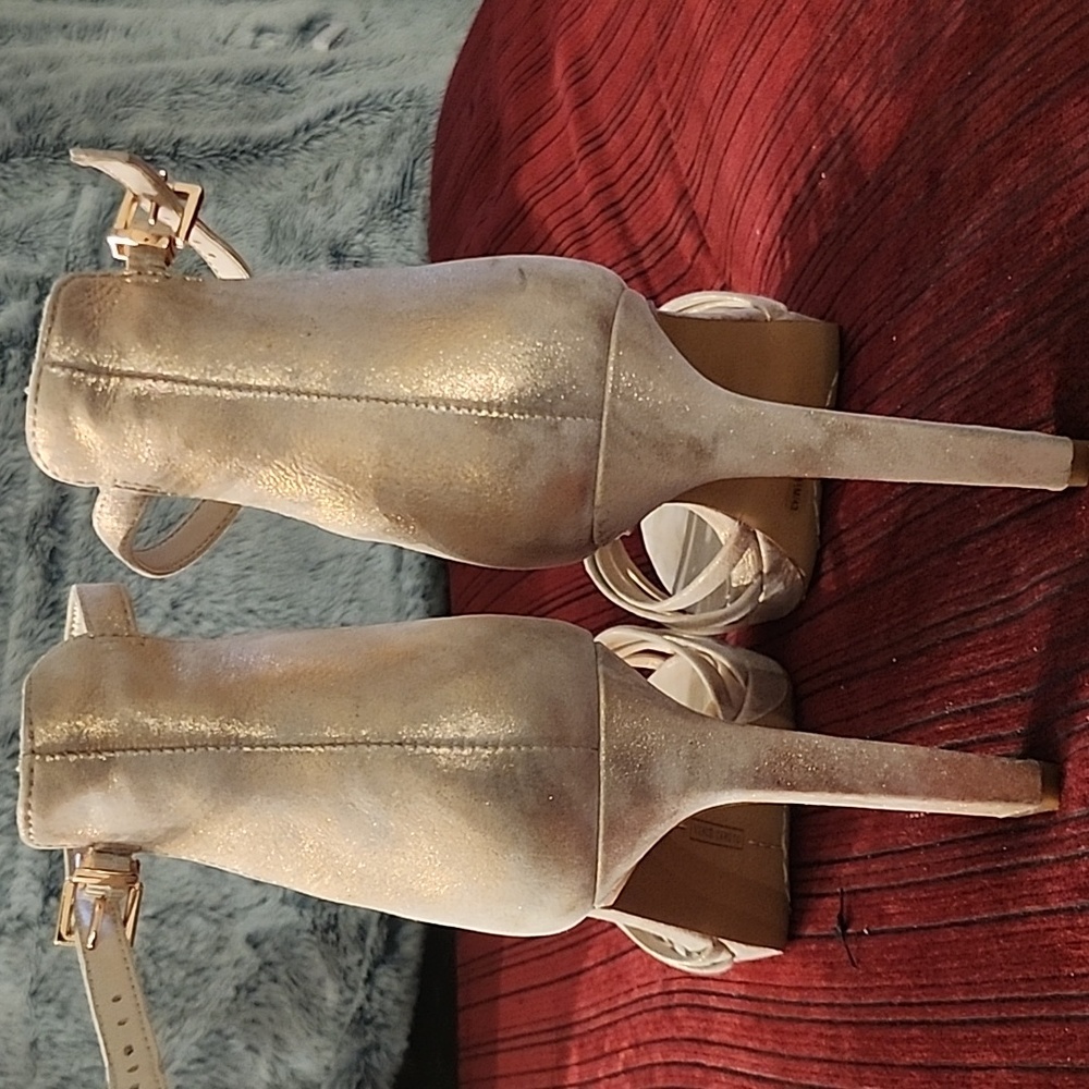Shoes - Picture 4 of 7